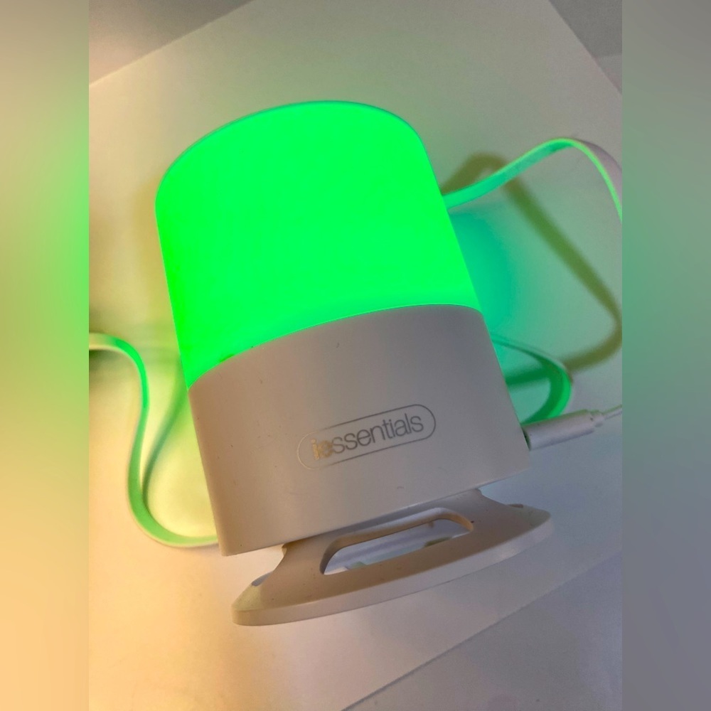 iessentials Light Up Color Changing USB Charging Dock